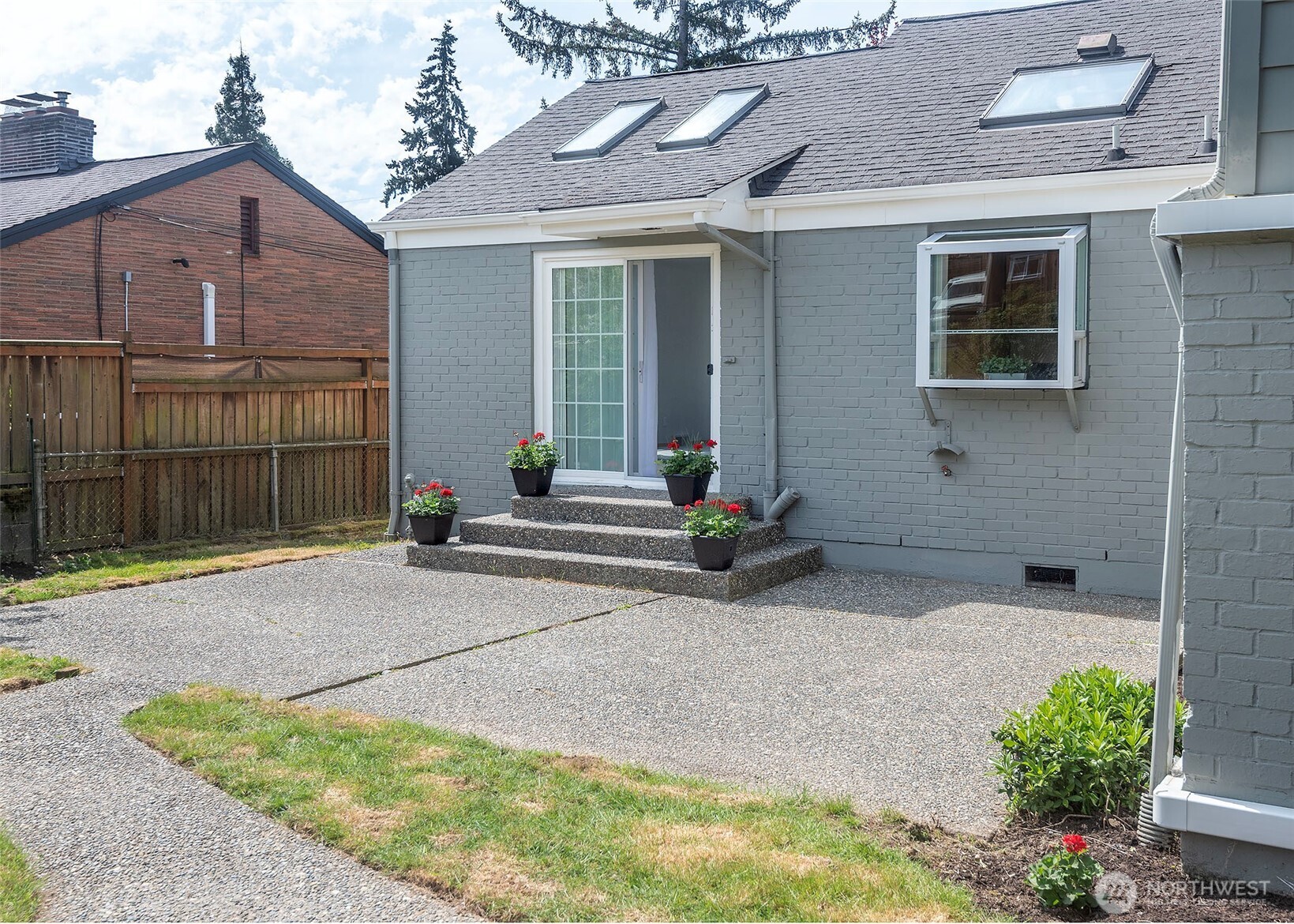 12514 2nd Avenue NW, Seattle, WA 98177-4407