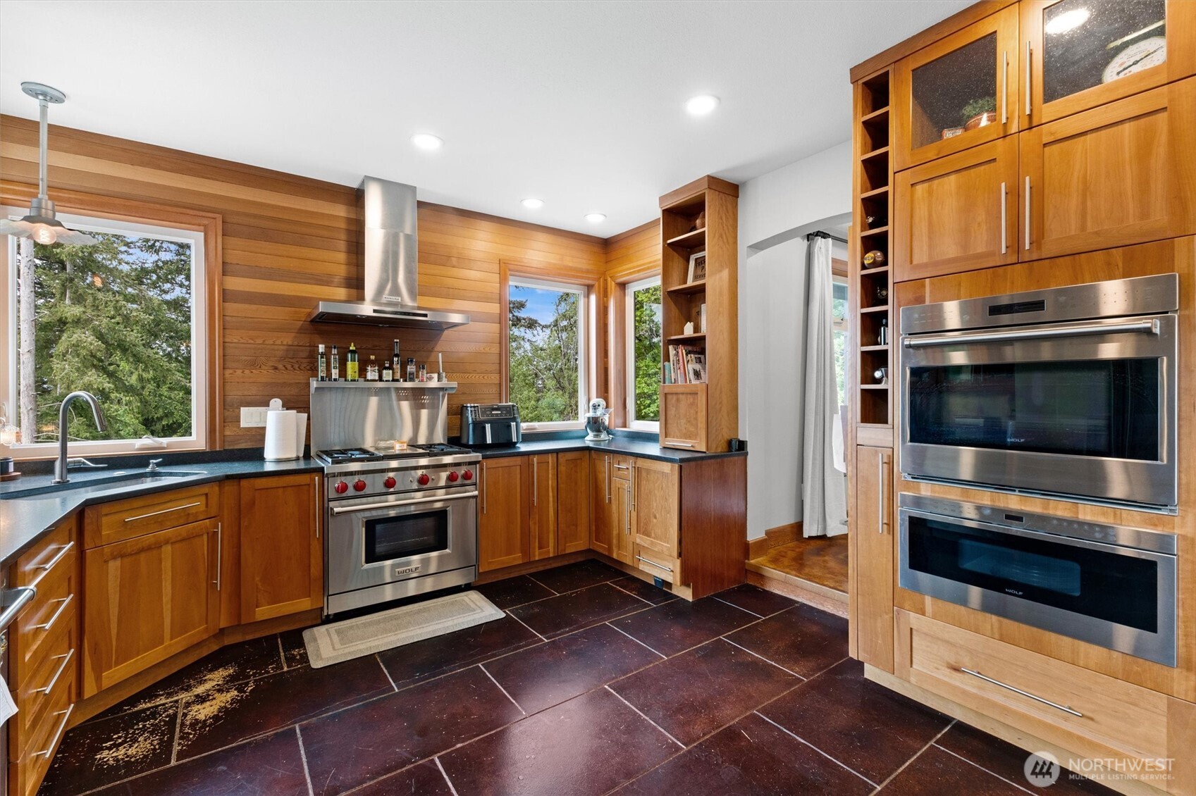 1745 Academy Road , Bellingham, WA 98226