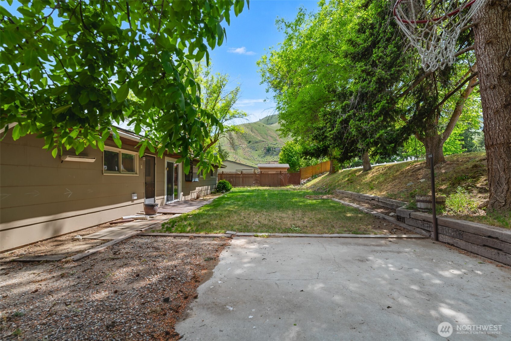 402 Shady Lane , Wenatchee, WA 98801