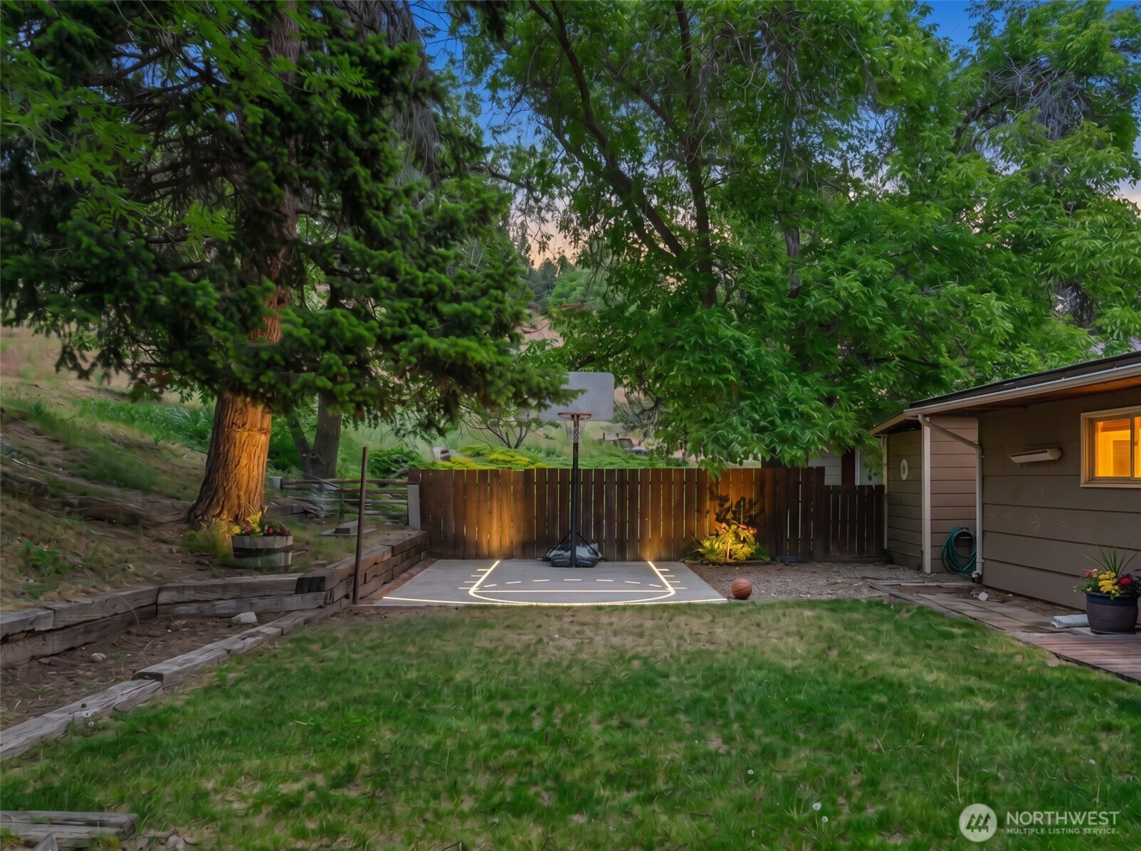 402 Shady Lane , Wenatchee, WA 98801