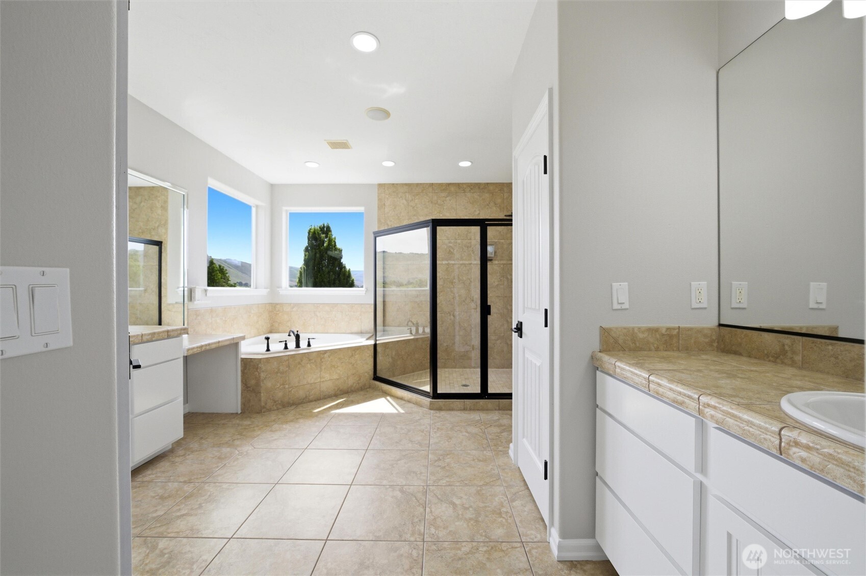 98303 E Ridgeview Drive , Kennewick, WA 99338