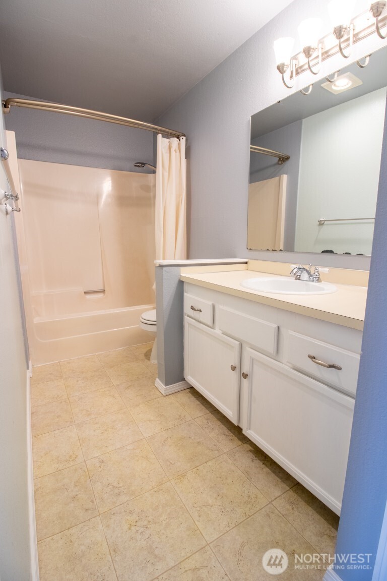8800 20th Avenue NE #B108, Seattle, WA 98115