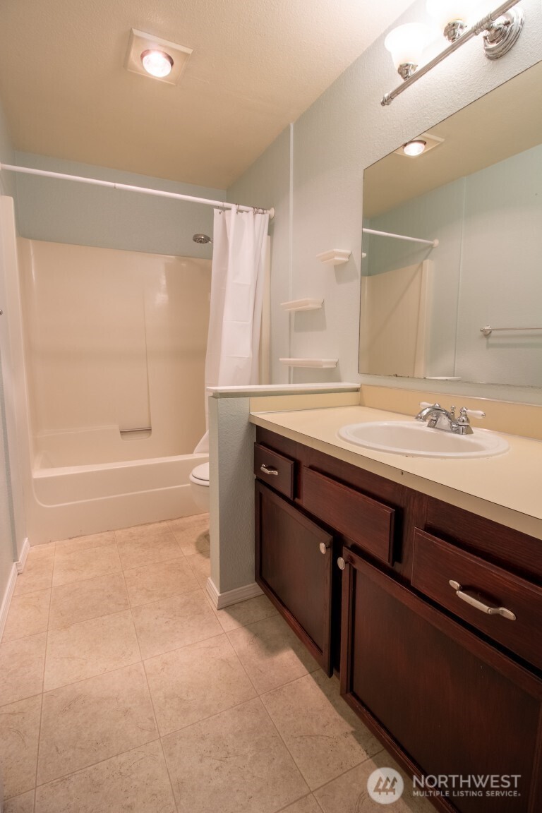 8800 20th Avenue NE #B108, Seattle, WA 98115