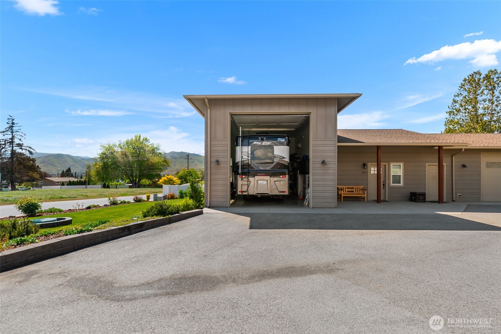 185 31st Street NW, East Wenatchee, WA 98802