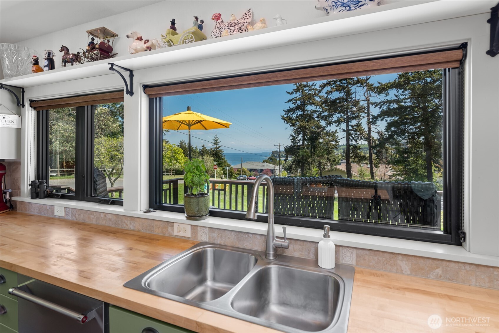 305 NW Coveland Street , Coupeville, WA 98239