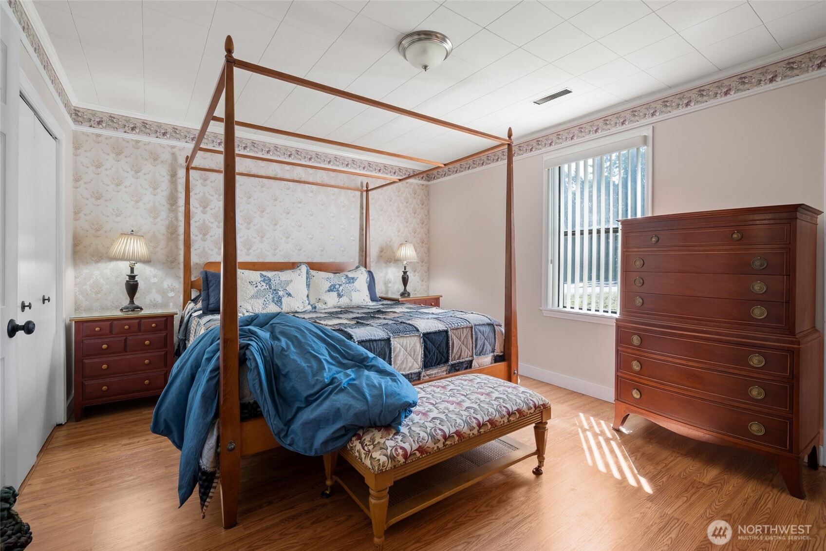 305 NW Coveland Street , Coupeville, WA 98239