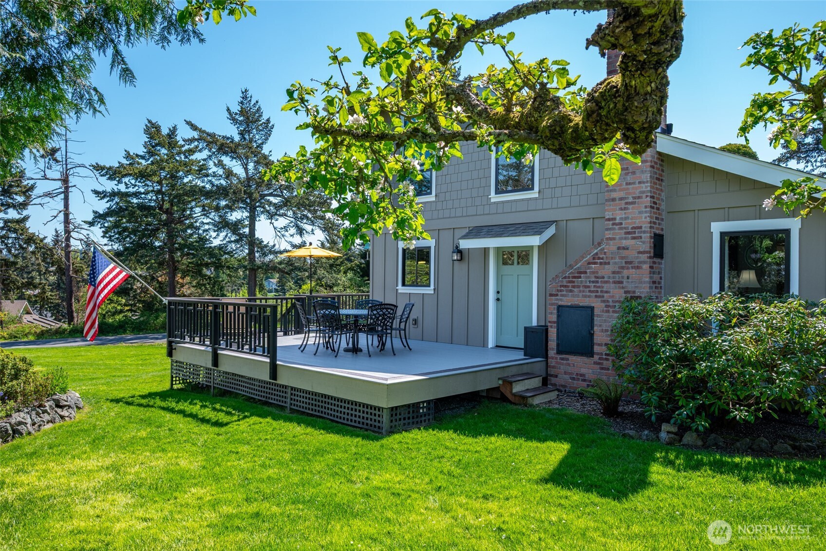 305 NW Coveland Street , Coupeville, WA 98239