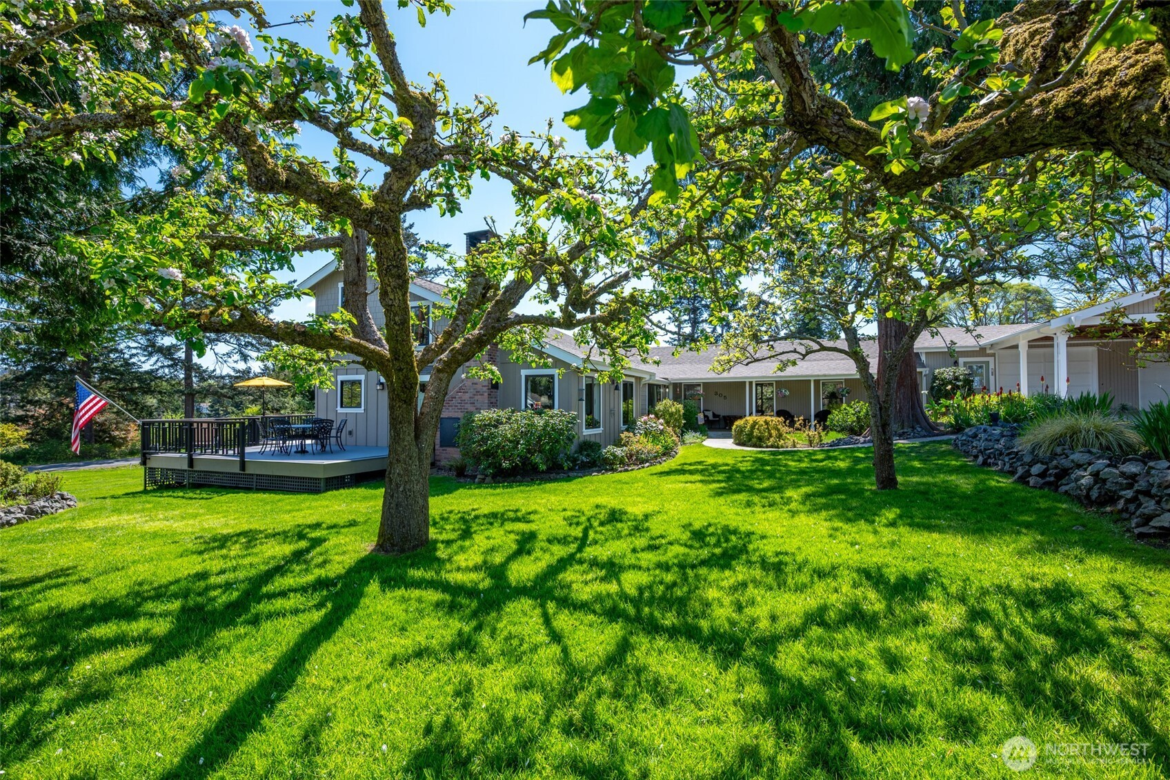 305 NW Coveland Street , Coupeville, WA 98239