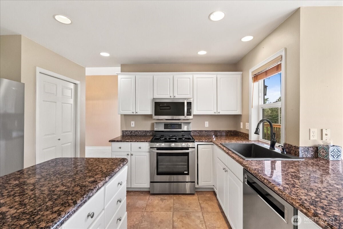 5131 Chinook Drive NE, Tacoma, WA 98422