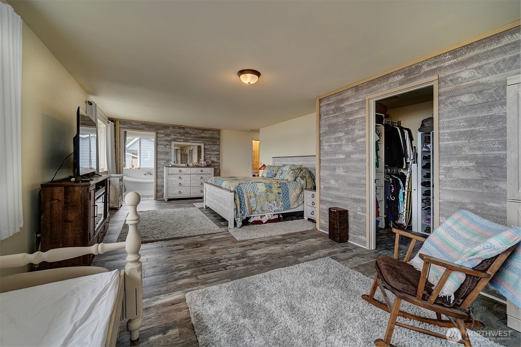 40590 N US Hwy 101 , Lilliwaup, WA 98555