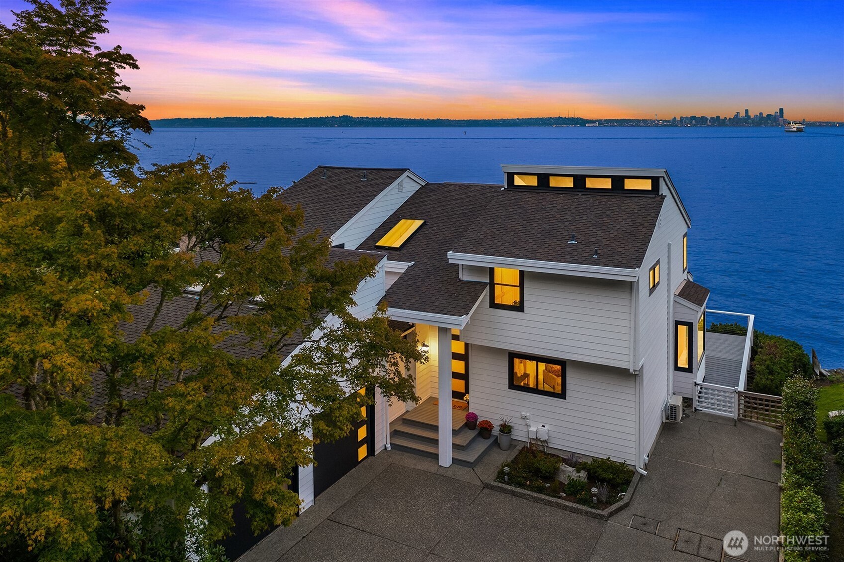 4692 Rockaway Beach Road NE, Bainbridge Island, WA 98110