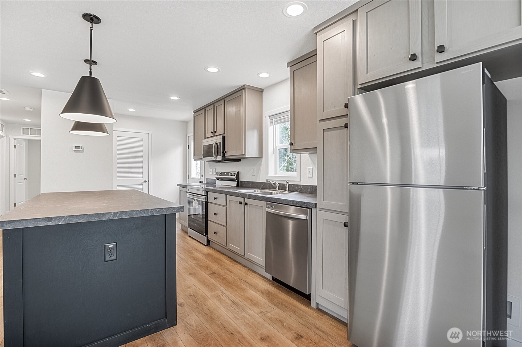 300 Marine View Drive SW, Ocean Shores, WA 98569