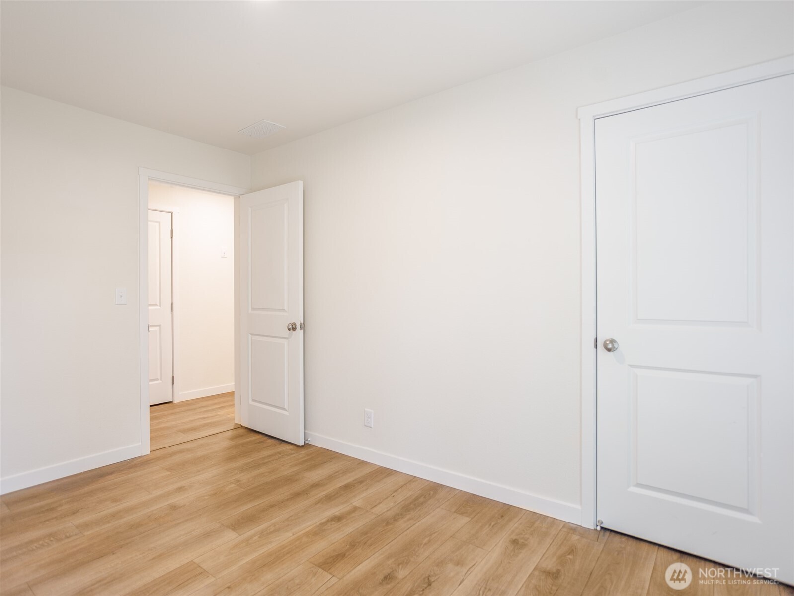 321 N Mountain View Drive , Hoodsport, WA 98548