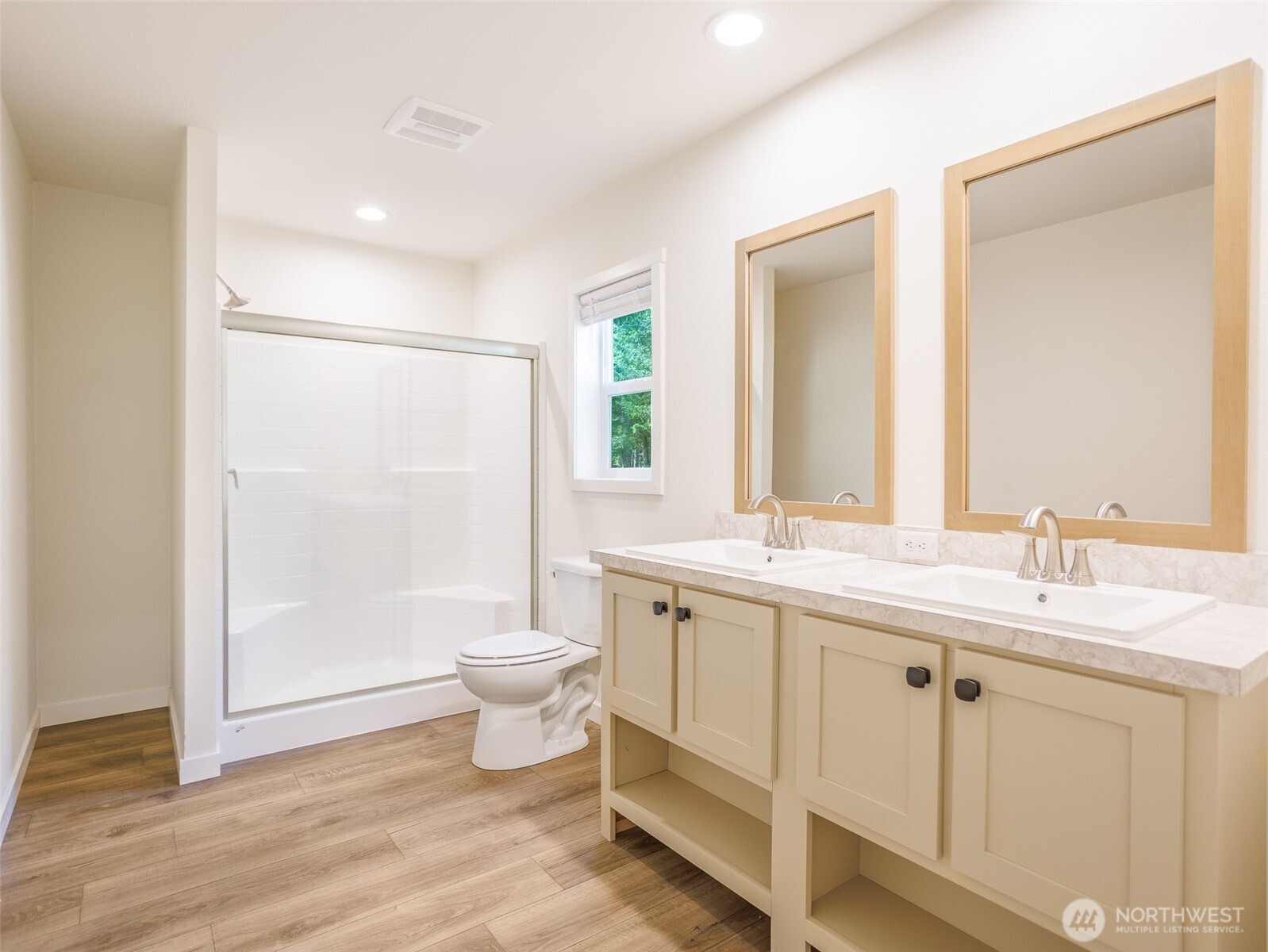321 N Mountain View Drive , Hoodsport, WA 98548