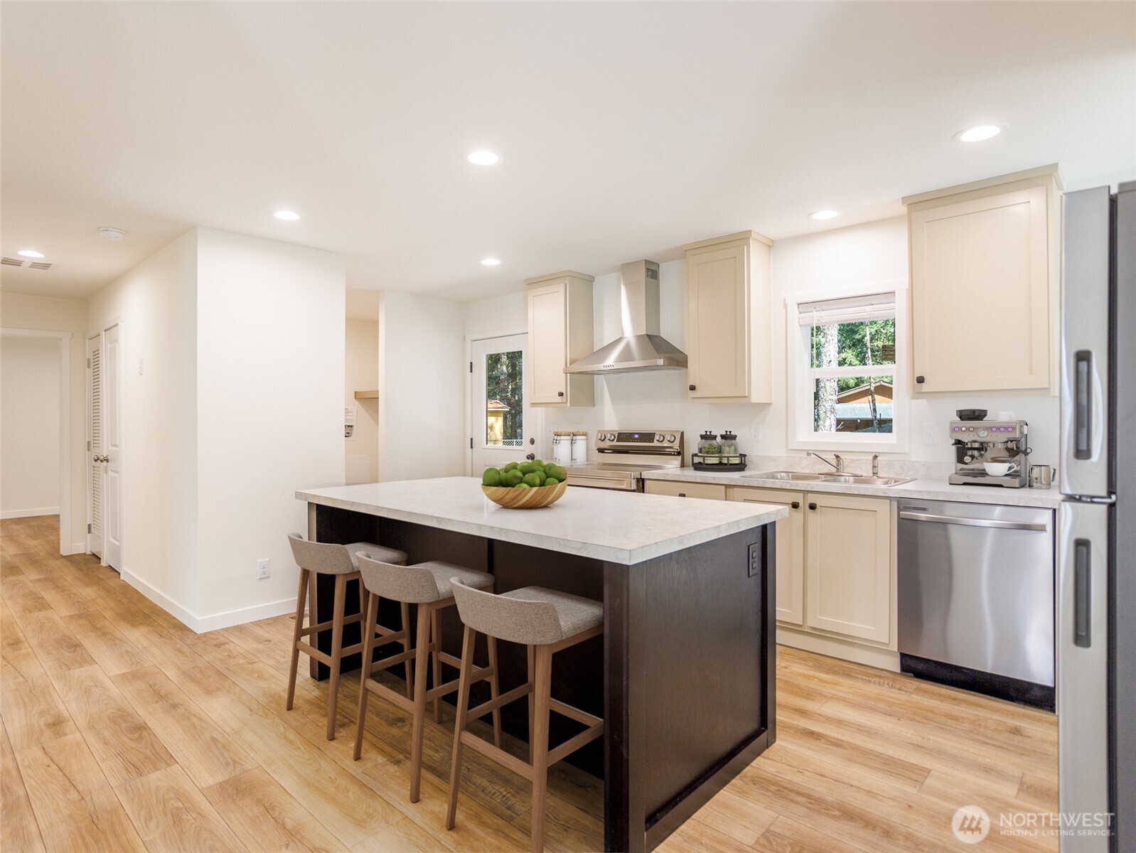 321 N Mountain View Drive , Hoodsport, WA 98548