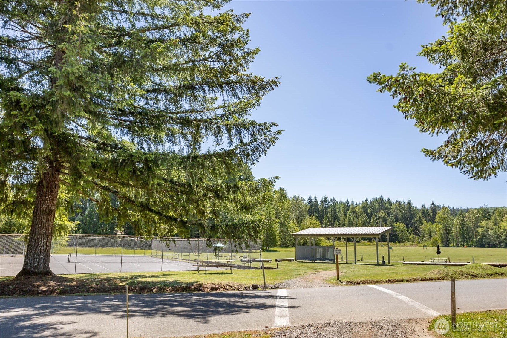 321 N Mountain View Drive , Hoodsport, WA 98548