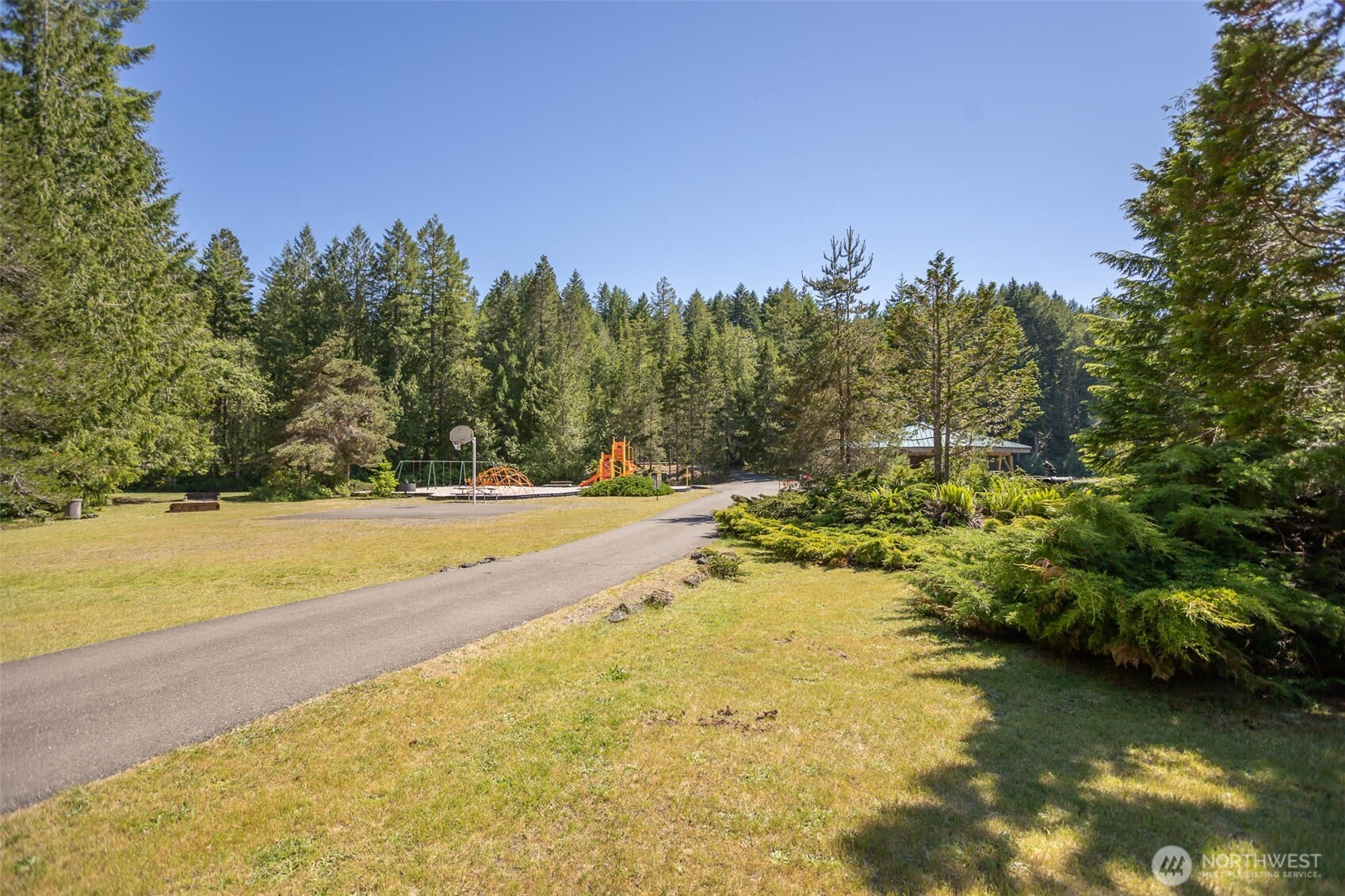 321 N Mountain View Drive , Hoodsport, WA 98548