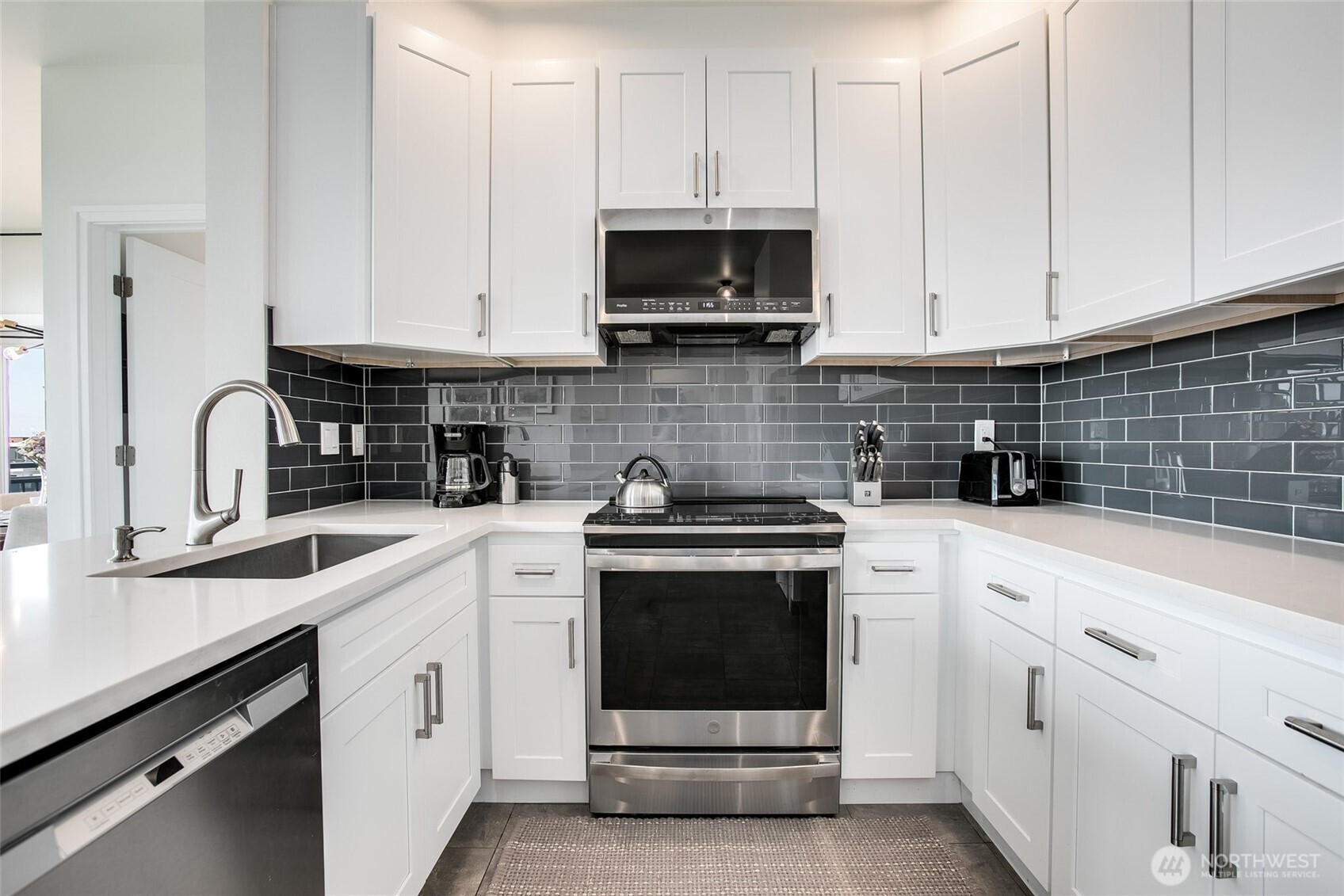 2414 1st Avenue #409, Seattle, WA 98121