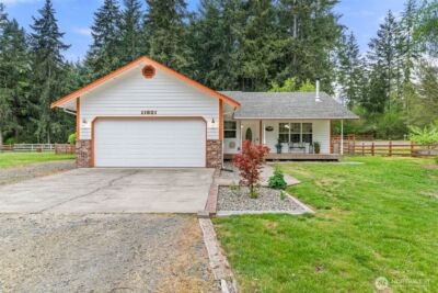 11621 Devin Lane SE, Yelm, WA 98597 - Photo 2