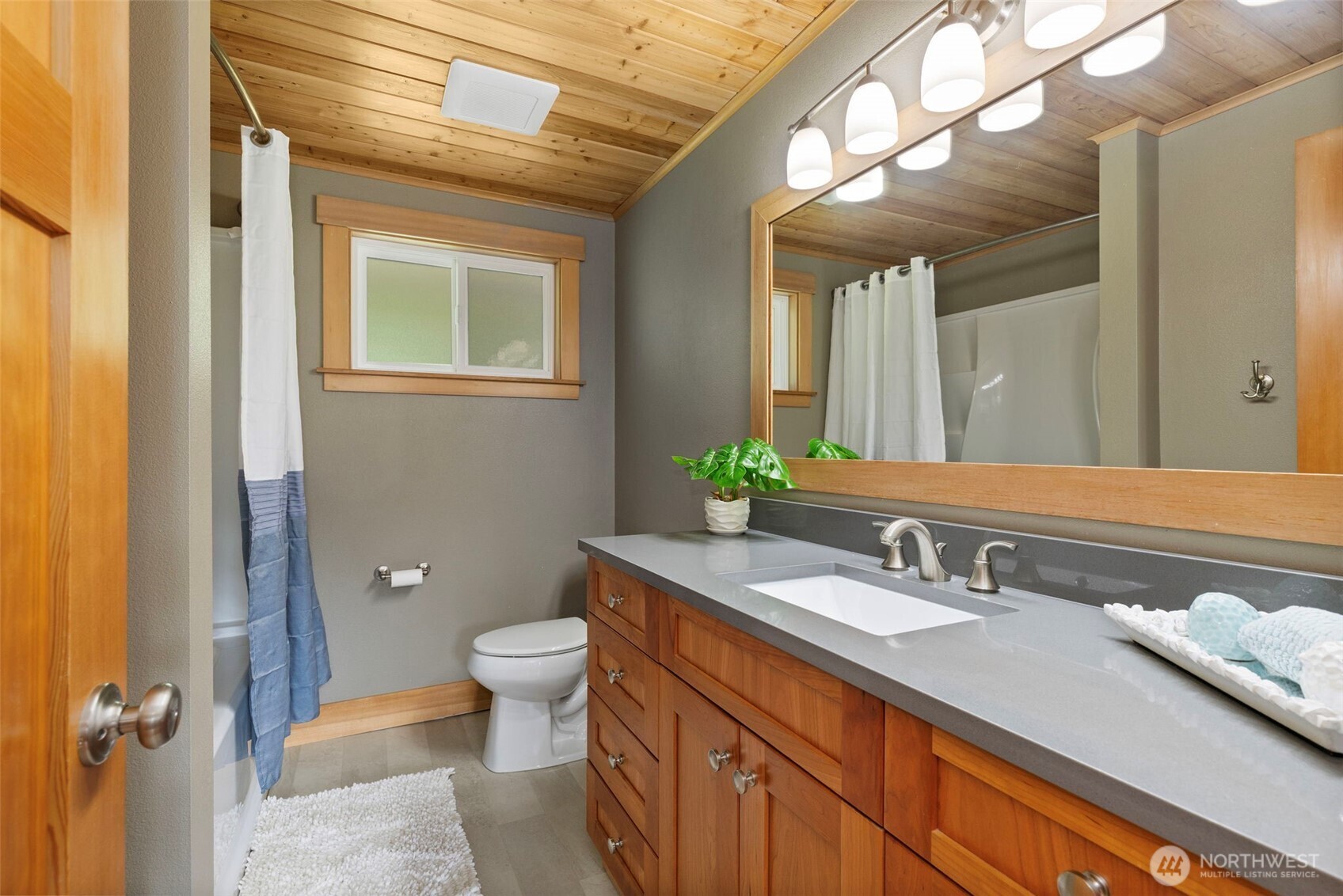 32022 Gamble Way NE, Poulsbo, WA 98370