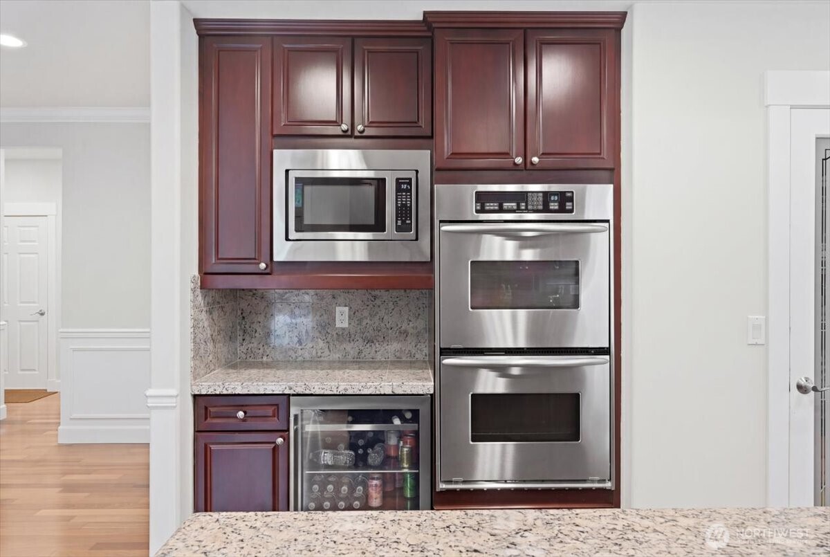 24121 NE 1st Place , Sammamish, WA 98074