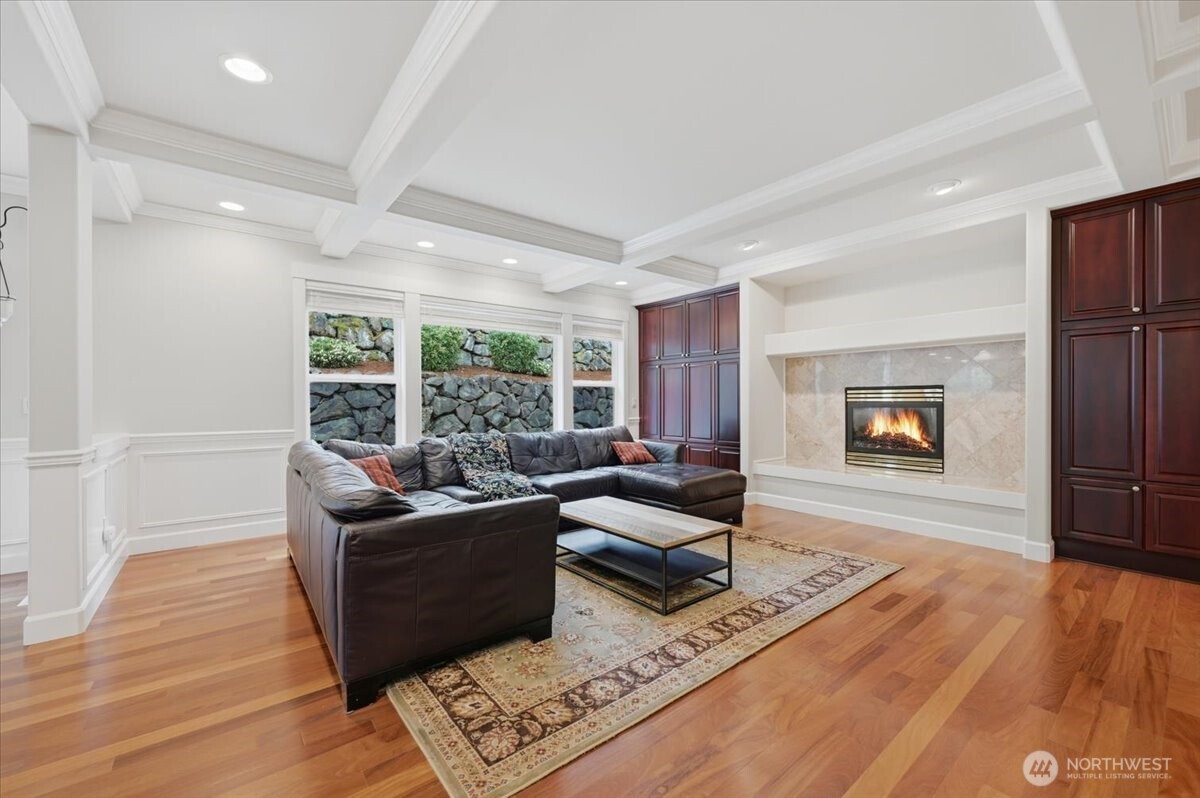 24121 NE 1st Place , Sammamish, WA 98074