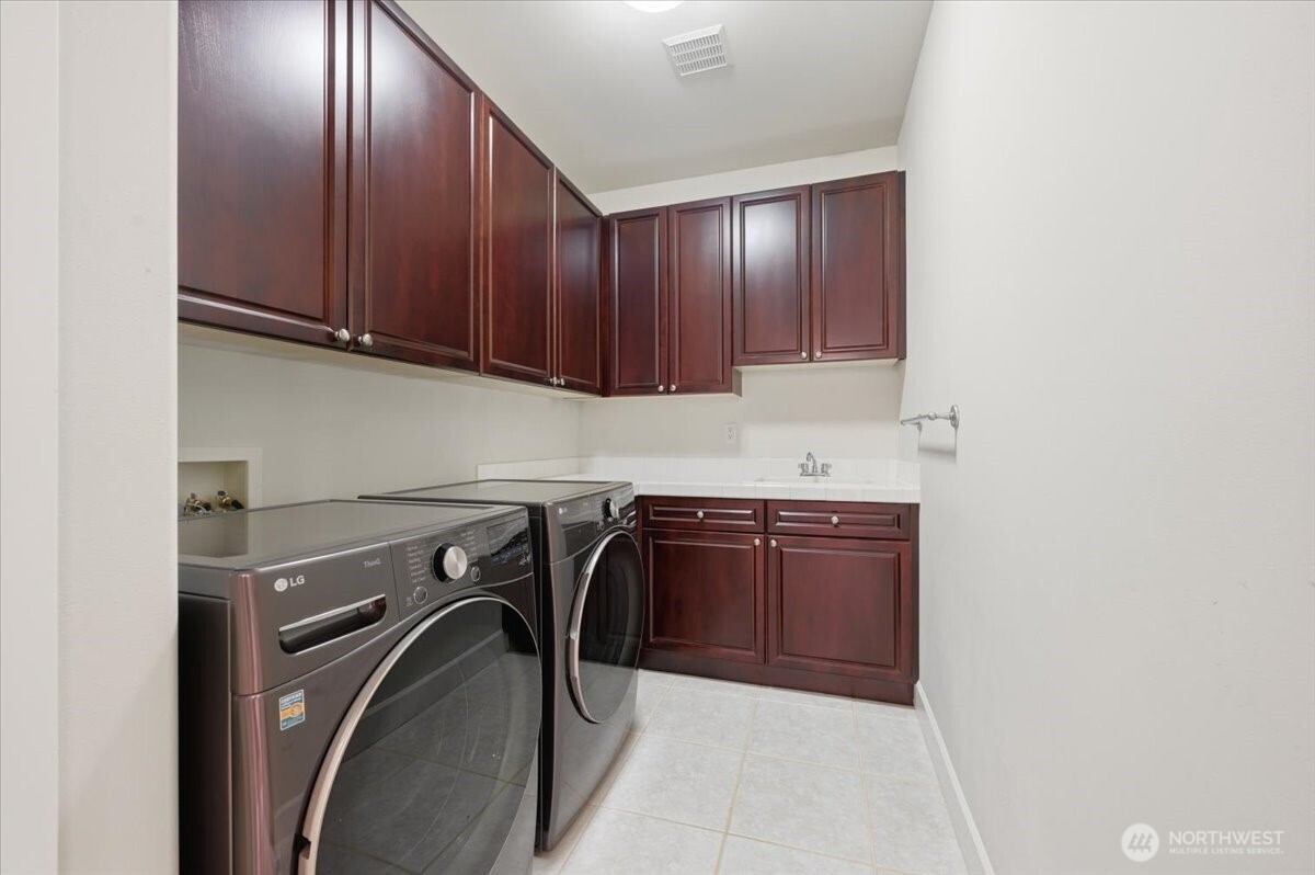 24121 NE 1st Place , Sammamish, WA 98074