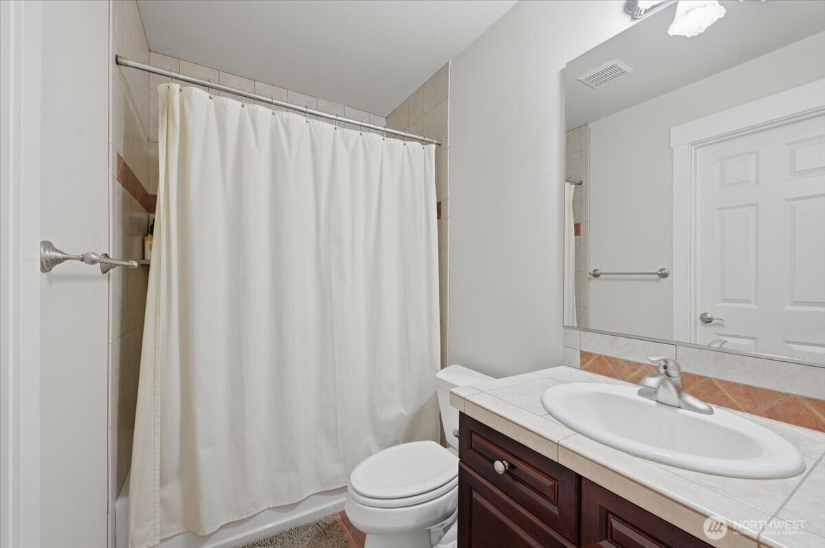 24121 NE 1st Place , Sammamish, WA 98074