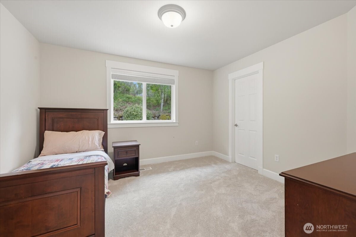24121 NE 1st Place , Sammamish, WA 98074