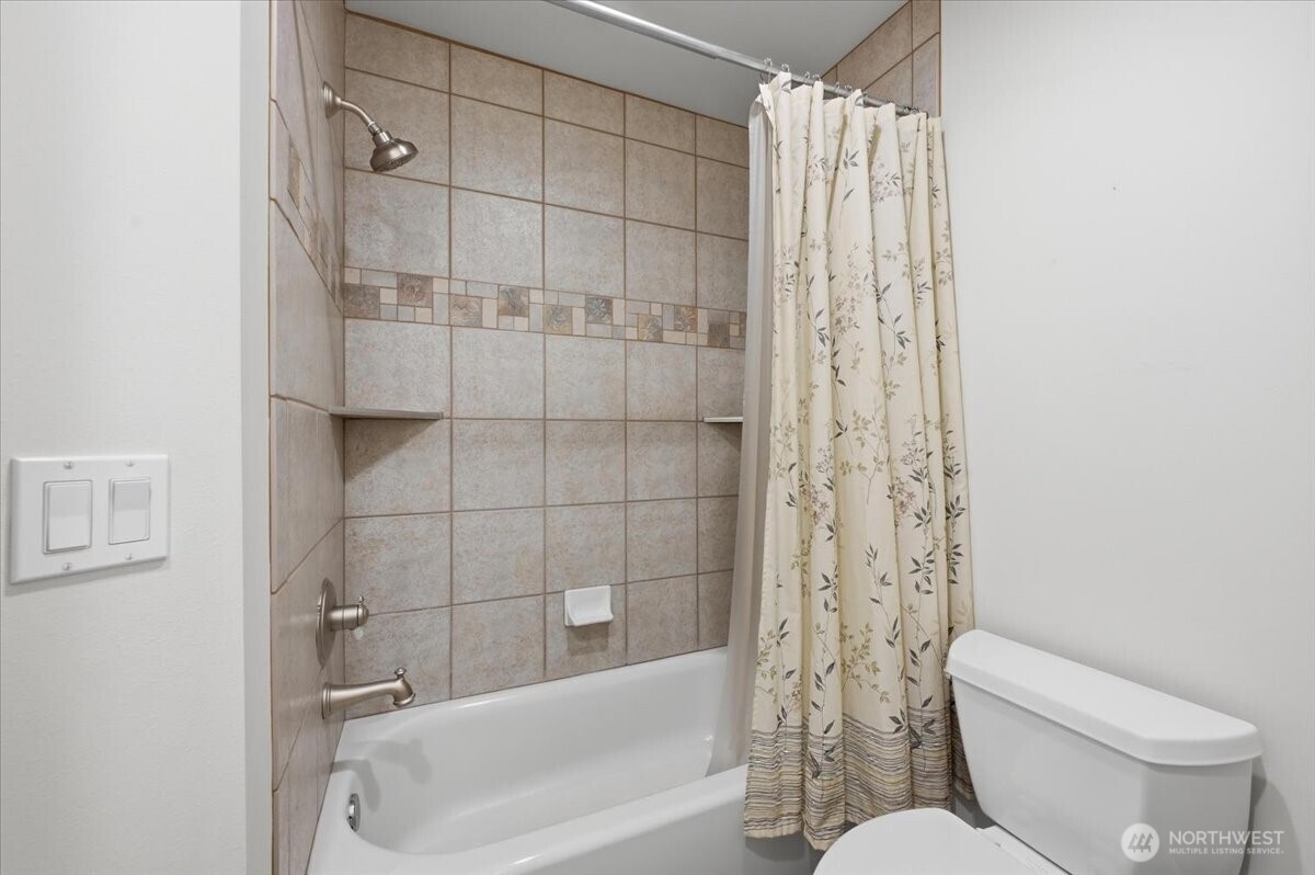 24121 NE 1st Place , Sammamish, WA 98074