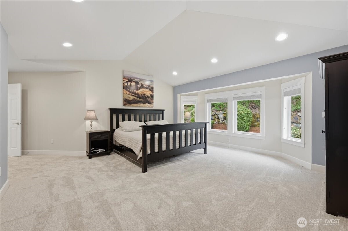 24121 NE 1st Place , Sammamish, WA 98074