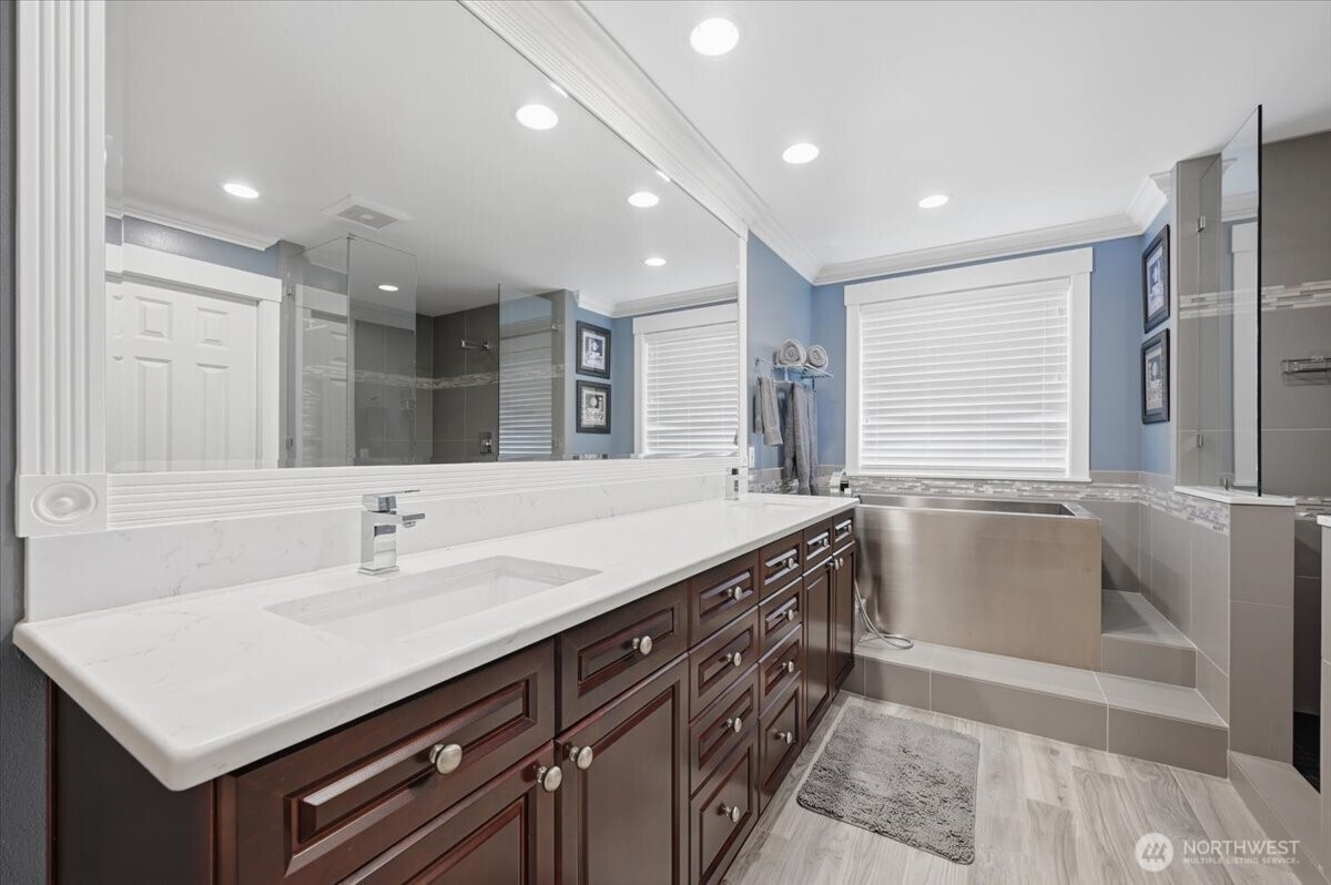 24121 NE 1st Place , Sammamish, WA 98074