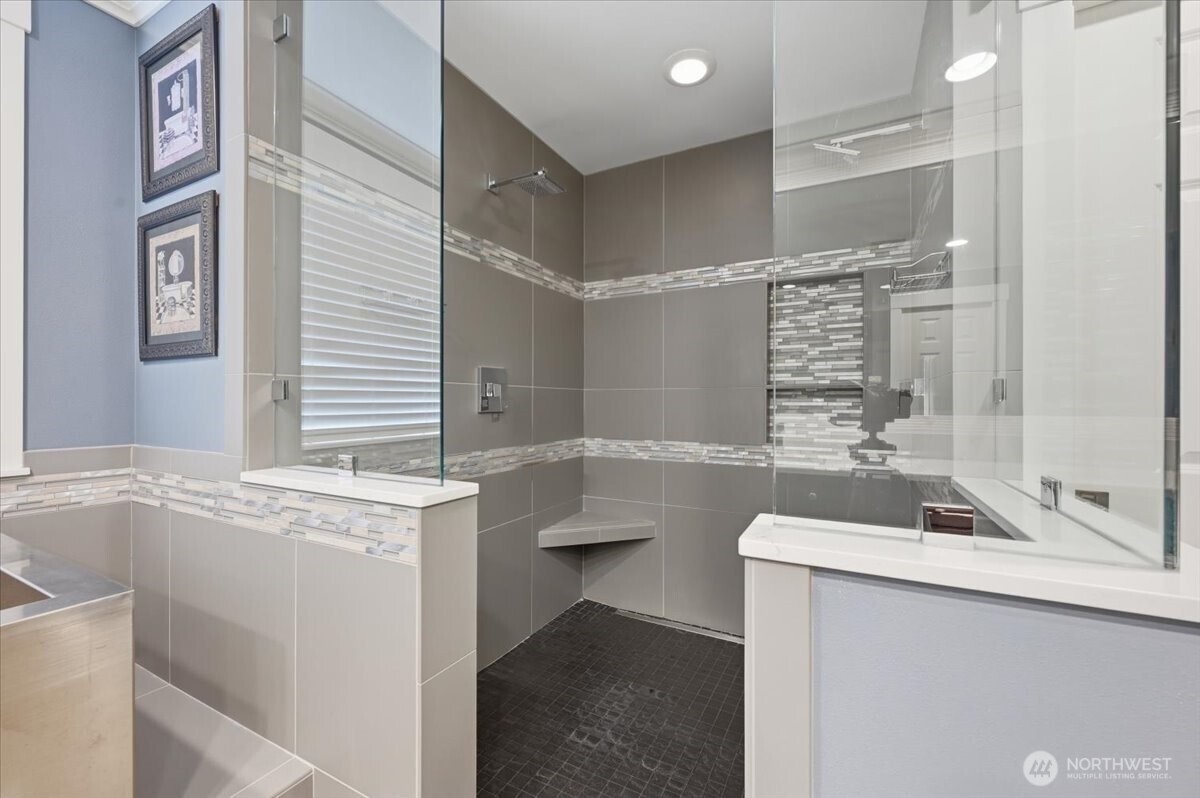 24121 NE 1st Place , Sammamish, WA 98074