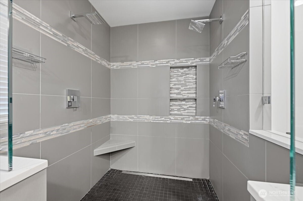24121 NE 1st Place , Sammamish, WA 98074
