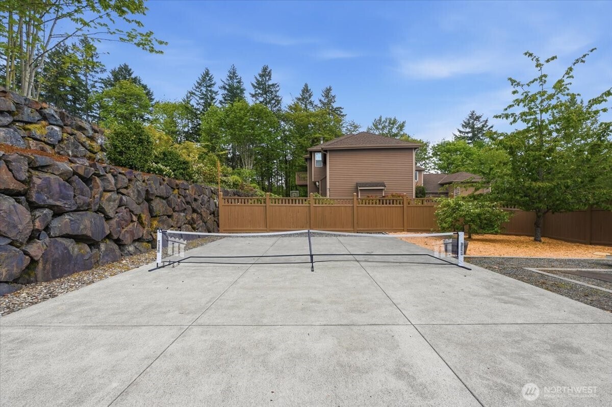 24121 NE 1st Place , Sammamish, WA 98074