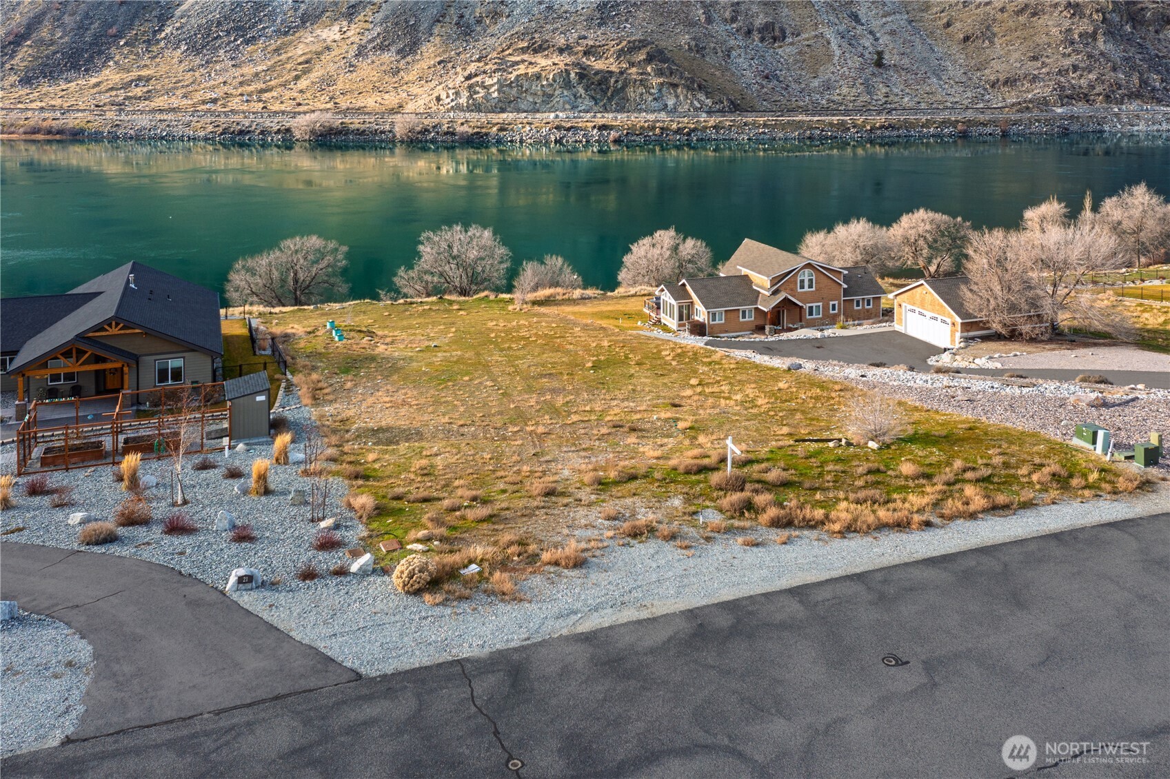 23 N Shore Drive , Orondo, WA 98843