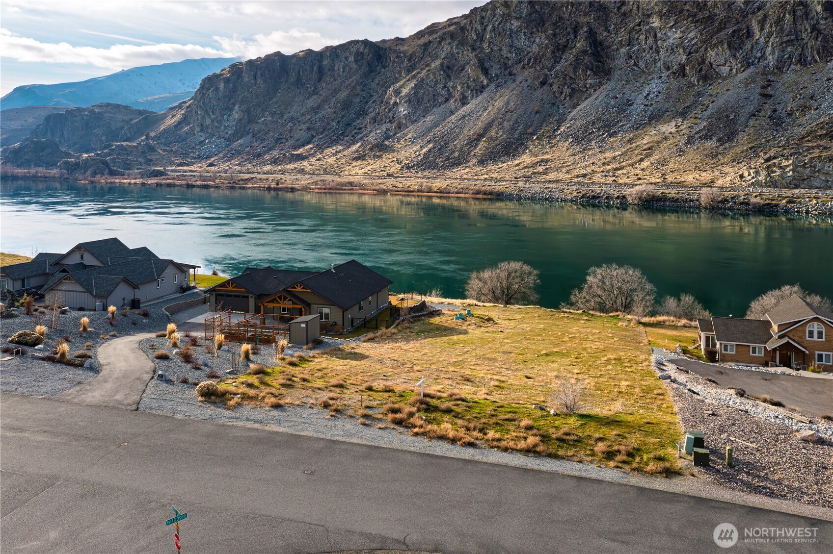 23 N Shore Drive , Orondo, WA 98843