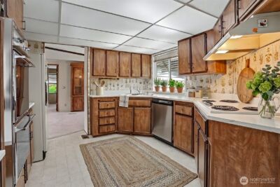 23809 Lake Drive E, Bothell, WA 98021 - Photo 13