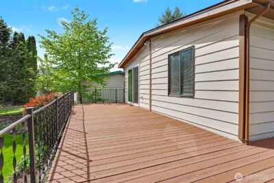 23809 Lake Drive E, Bothell, WA 98021 - Photo 25