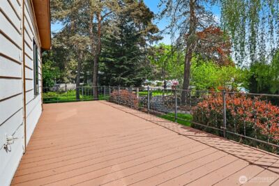 23809 Lake Drive E, Bothell, WA 98021 - Photo 26