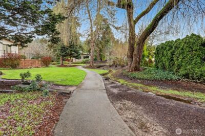 23809 Lake Drive E, Bothell, WA 98021 - Photo 29