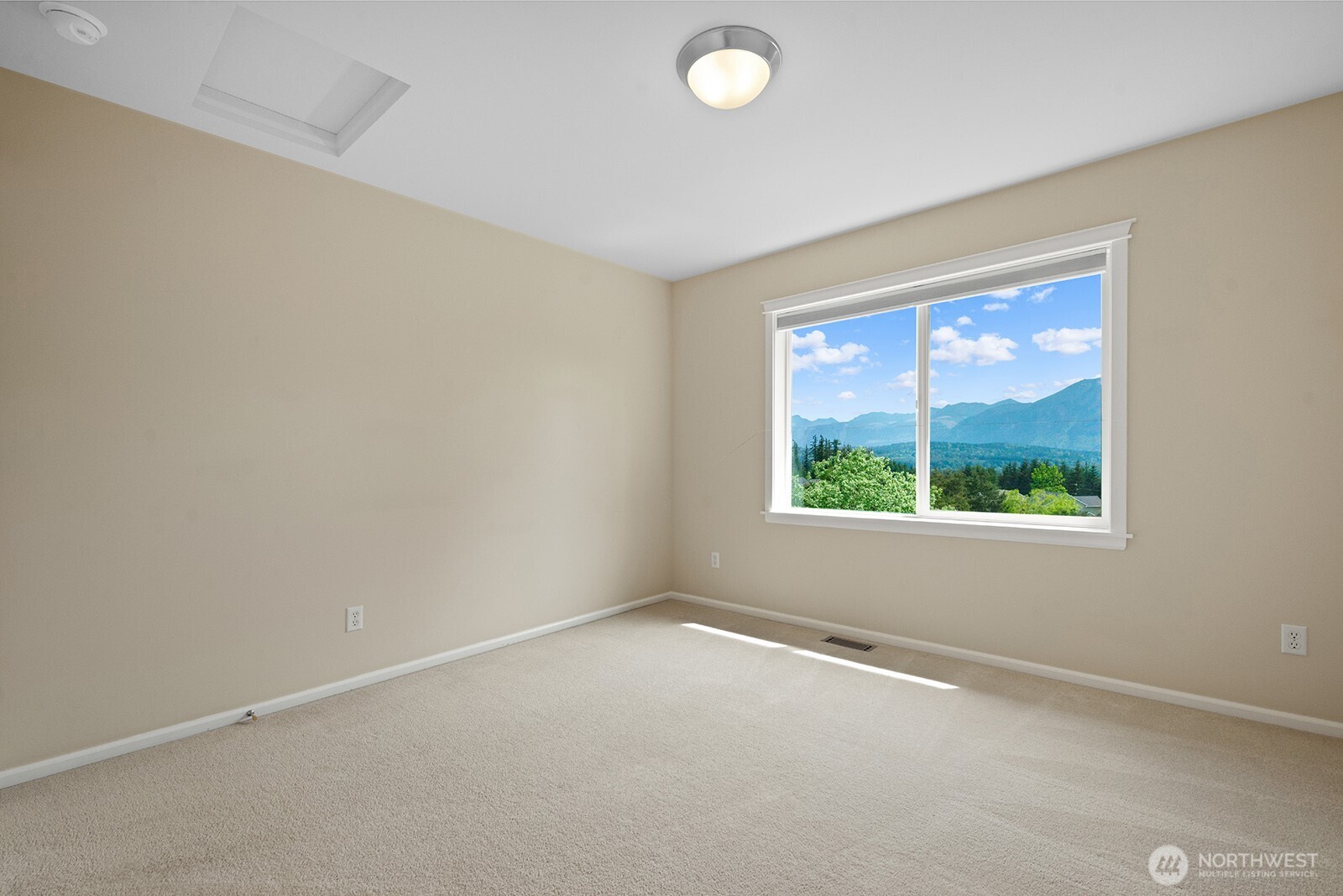 7602 Huckleberry Way SE, Snoqualmie, WA 98065
