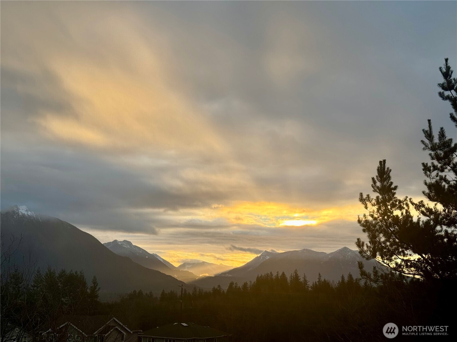 7602 Huckleberry Way SE, Snoqualmie, WA 98065