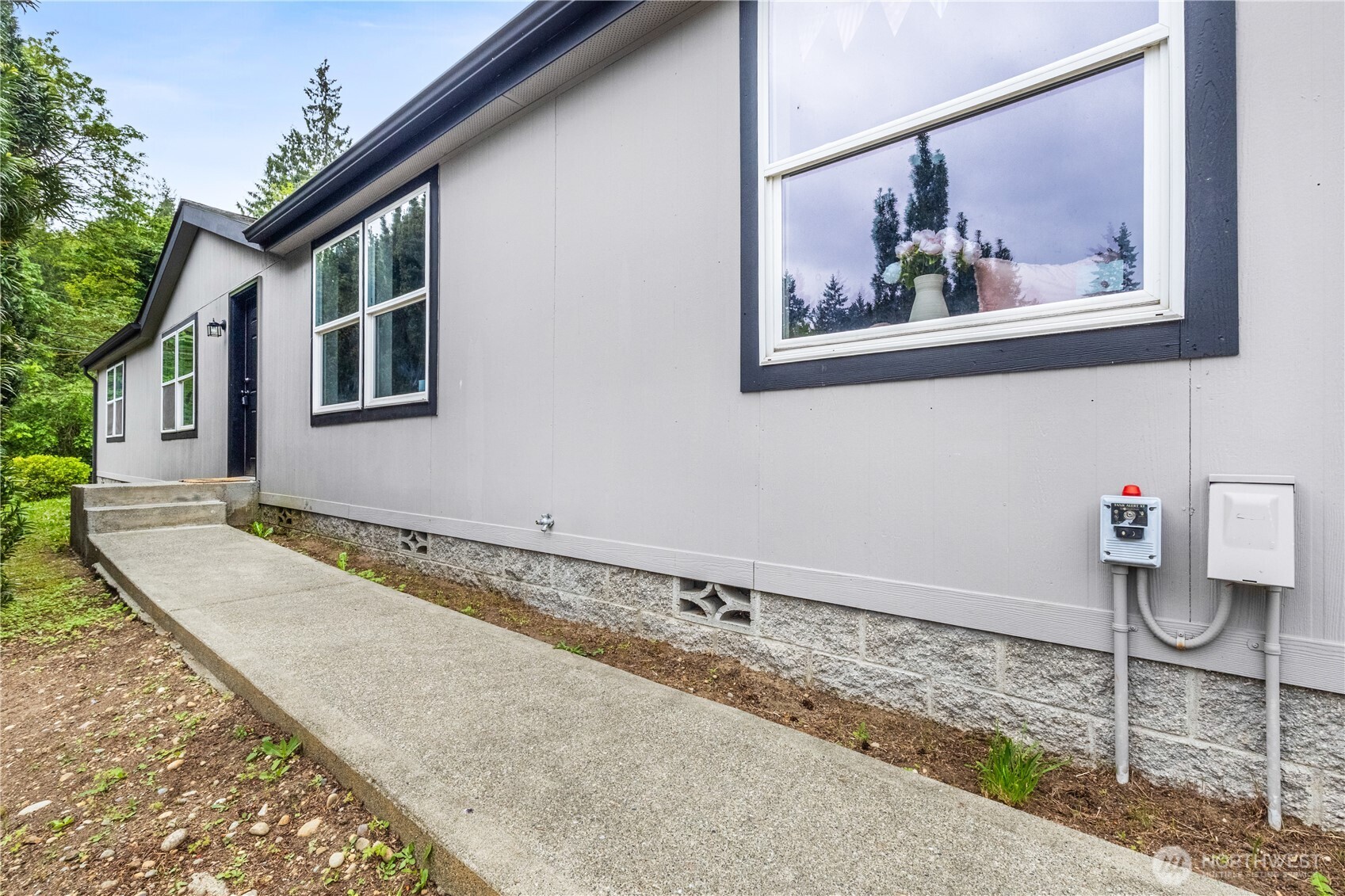 932 Price Road , Bremerton, WA 98312
