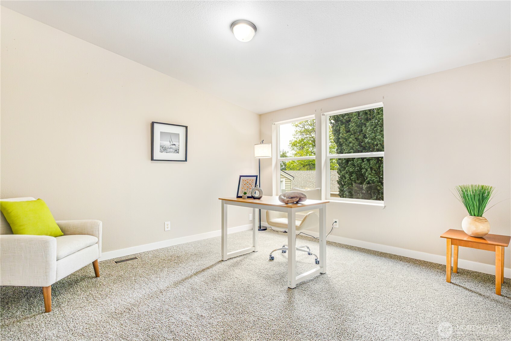 932 Price Road , Bremerton, WA 98312