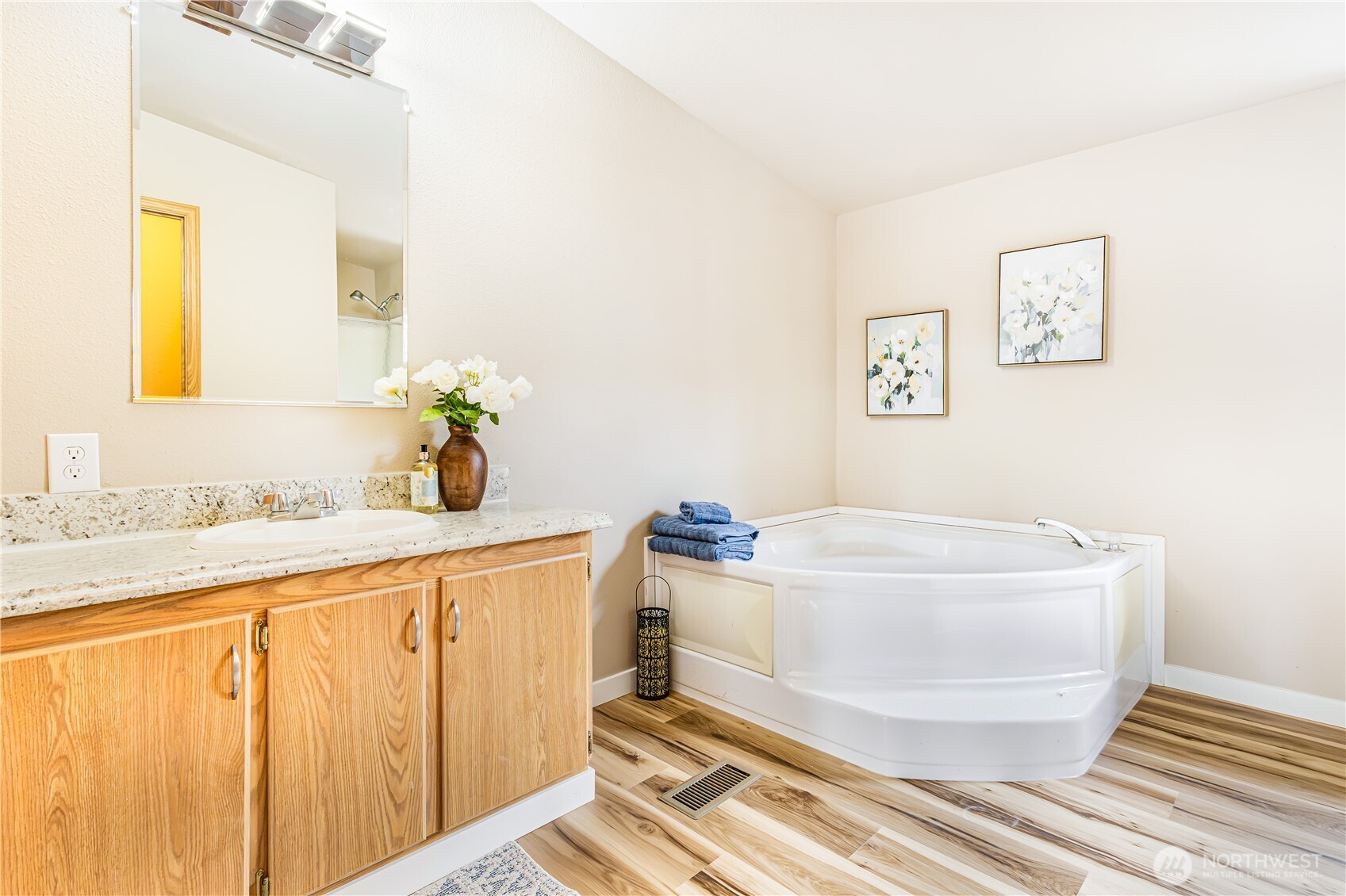 932 Price Road , Bremerton, WA 98312