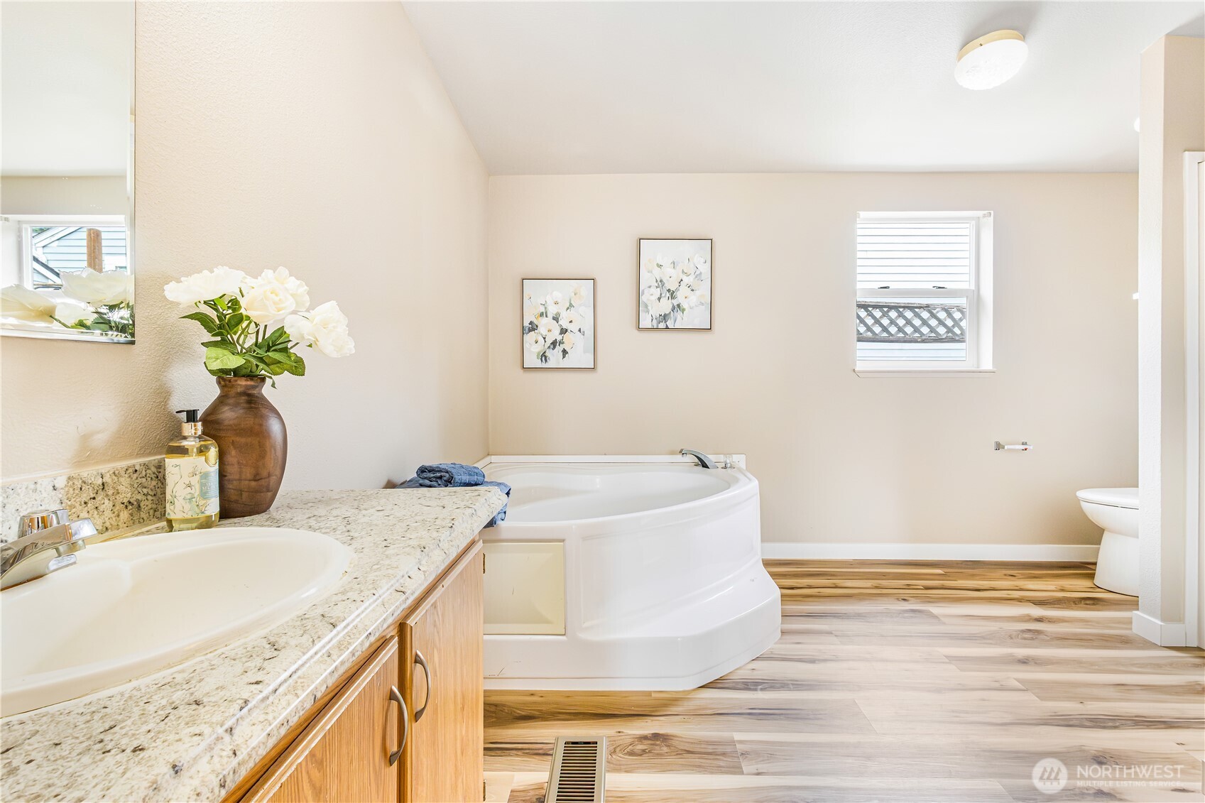 932 Price Road , Bremerton, WA 98312