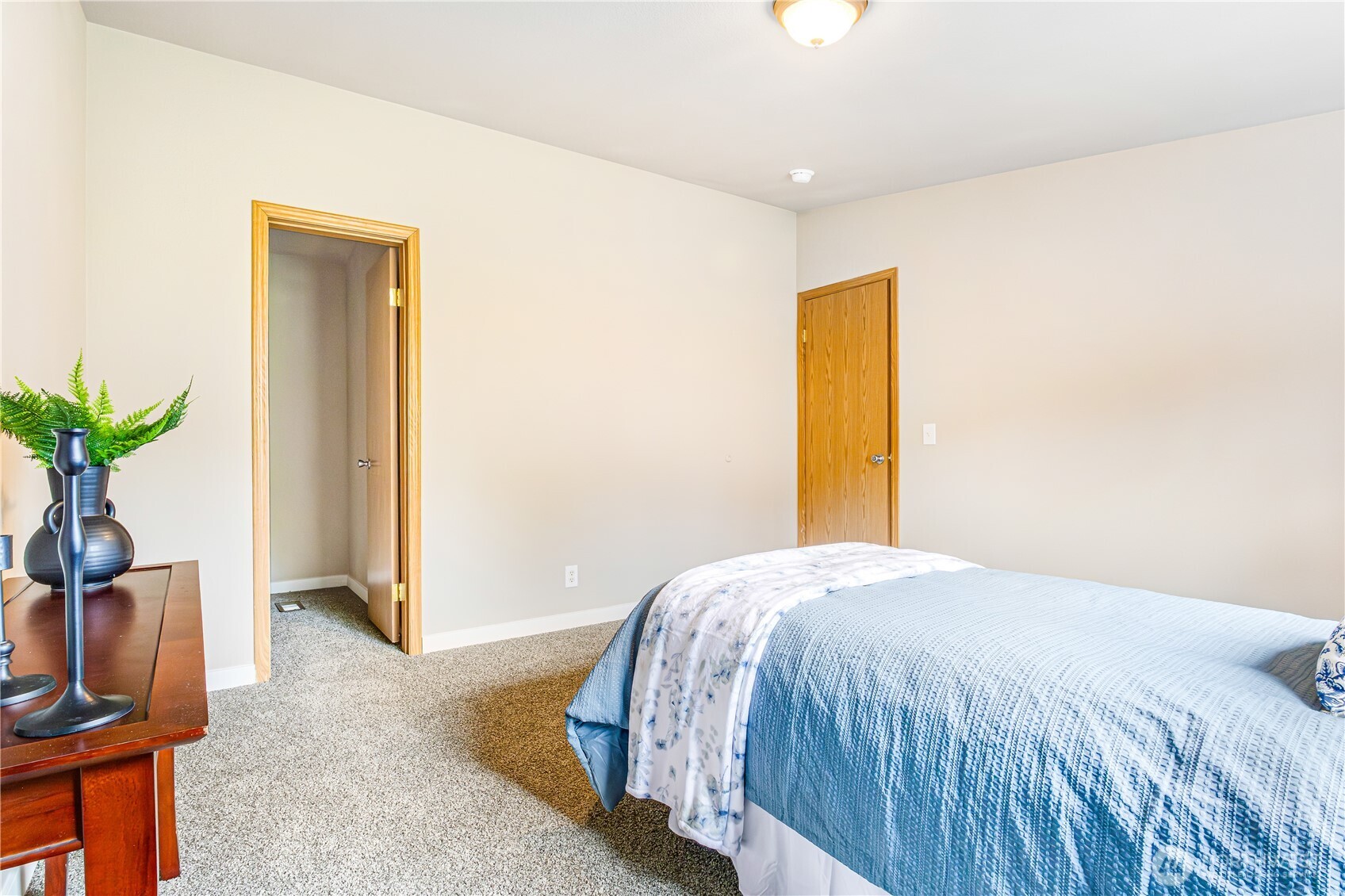 932 Price Road , Bremerton, WA 98312
