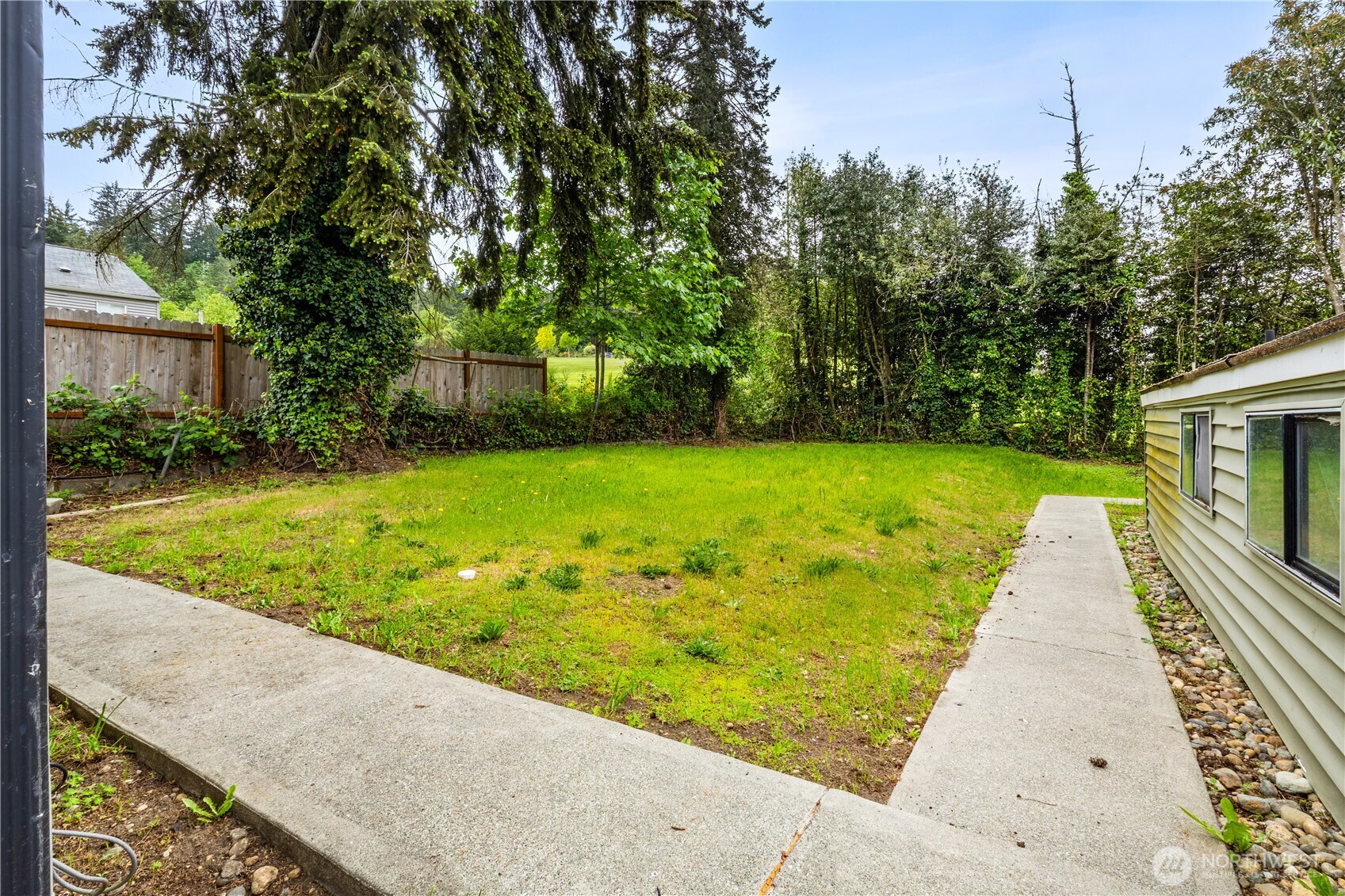 932 Price Road , Bremerton, WA 98312