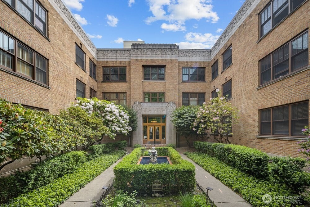 519 W Roy Street #413, Seattle, WA 98119